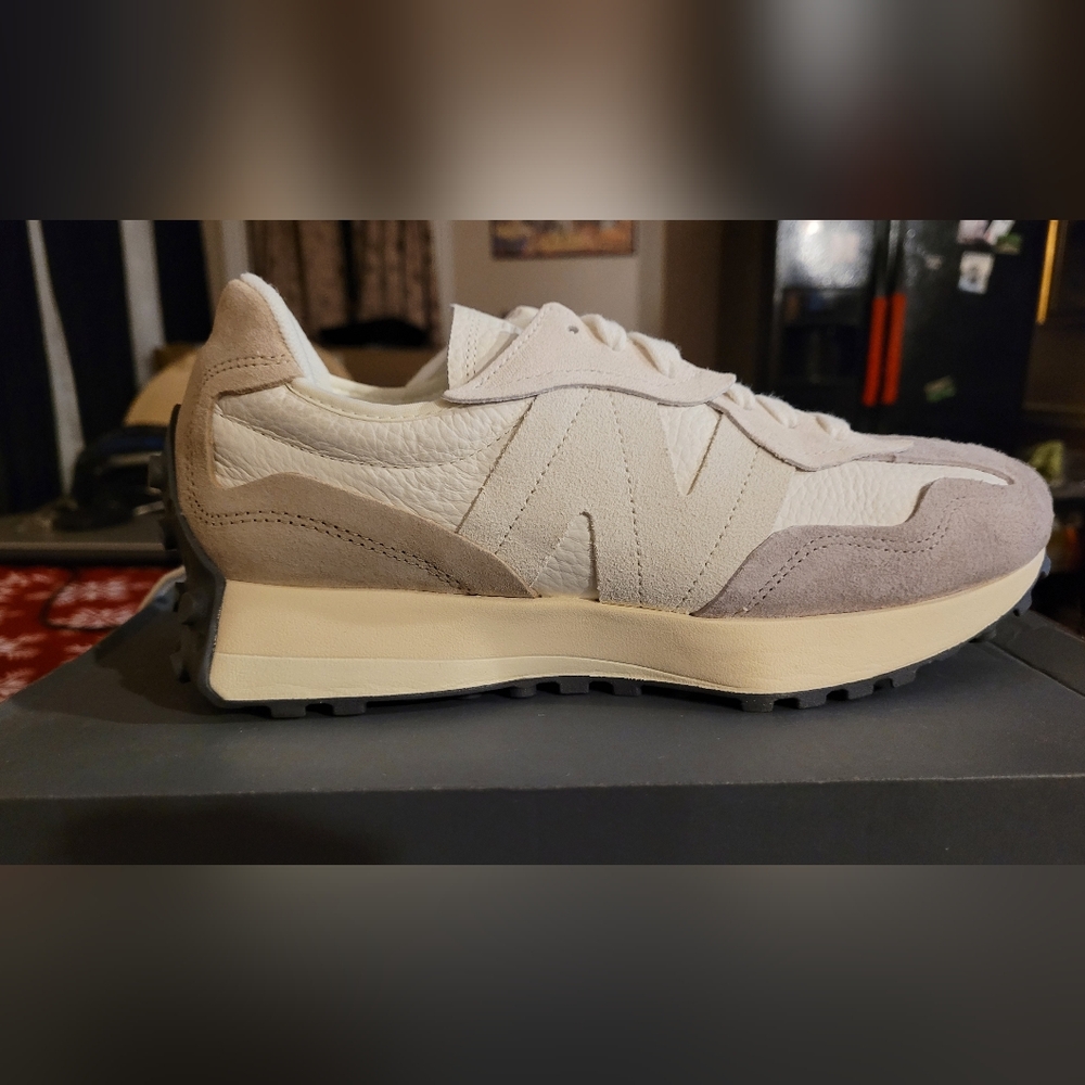 New Balance White Grey Athletic Shoes, Unisex MENS SIZE  9
